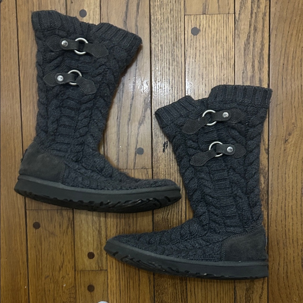 UGG Women's Cable Knit Boots - Dark Gray